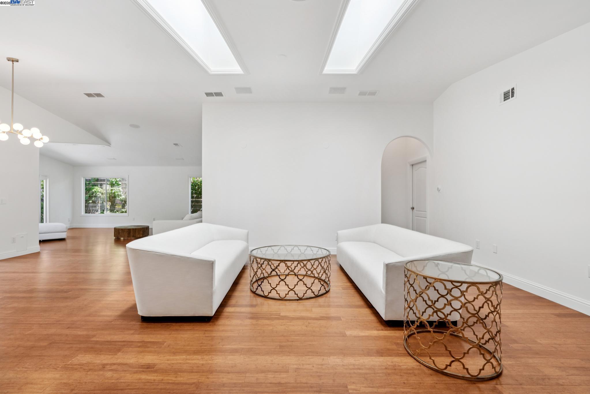 2643 Buena Vista Ave