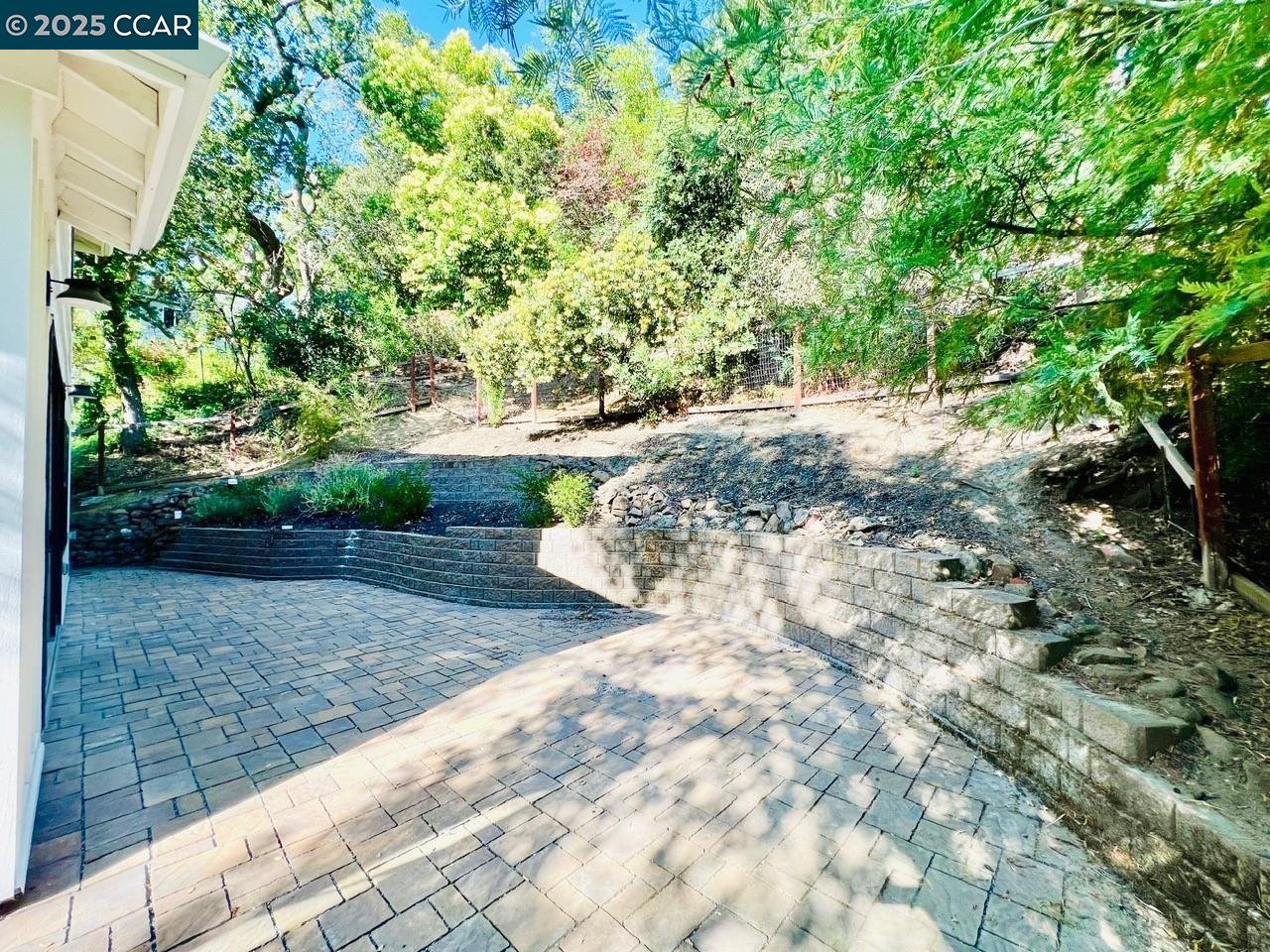 6 Linda Vista