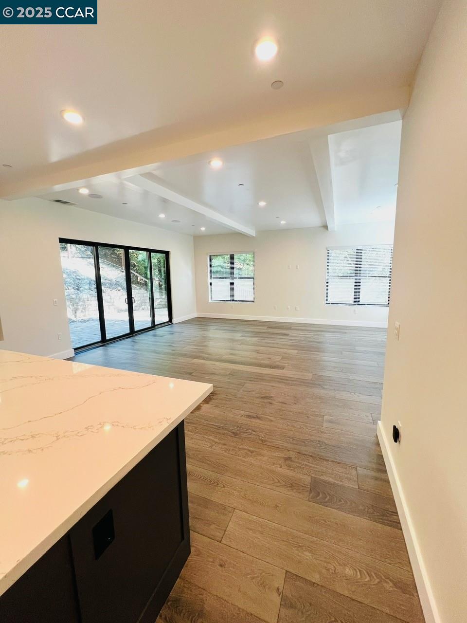 6 Linda Vista