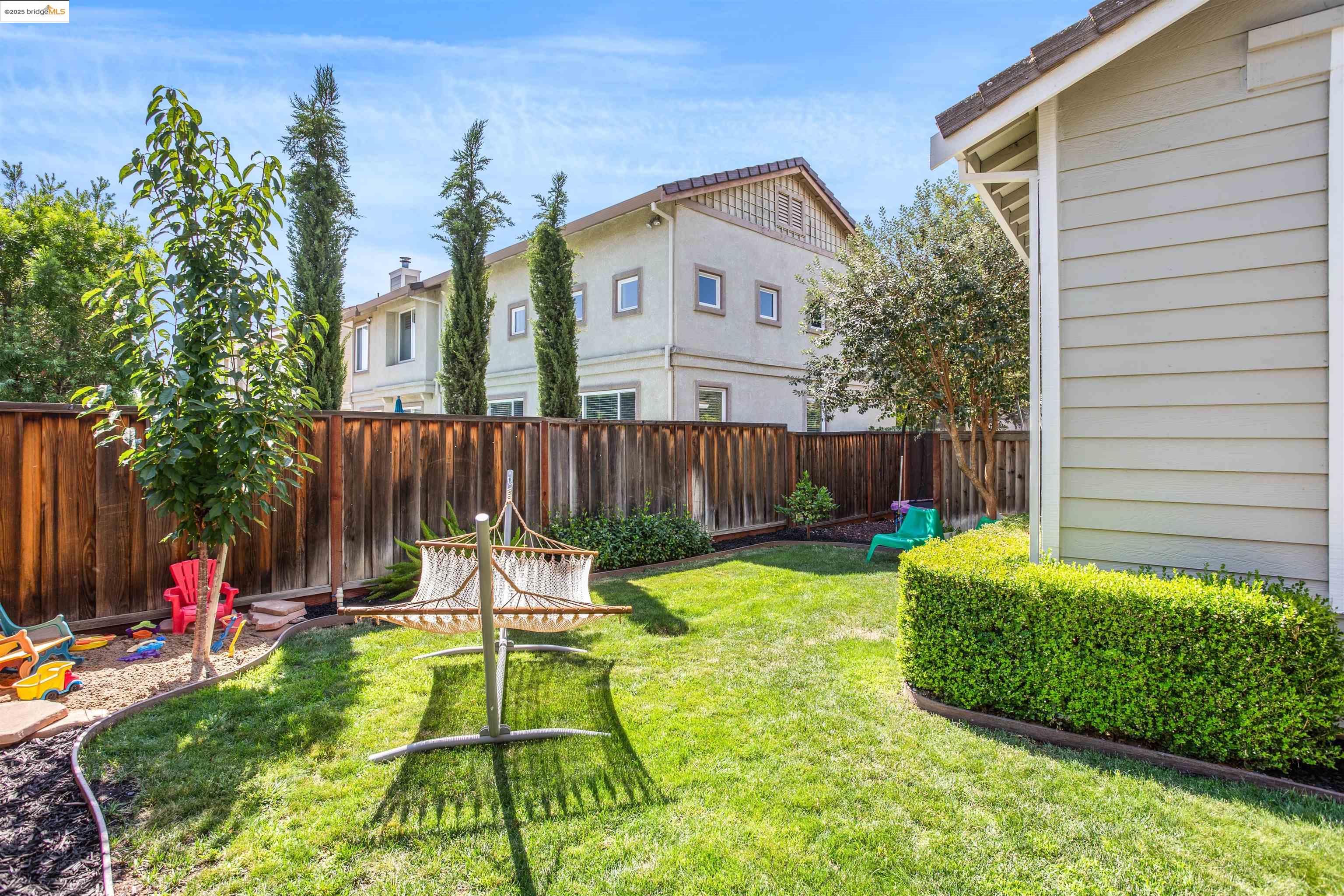 561 Orange Ct