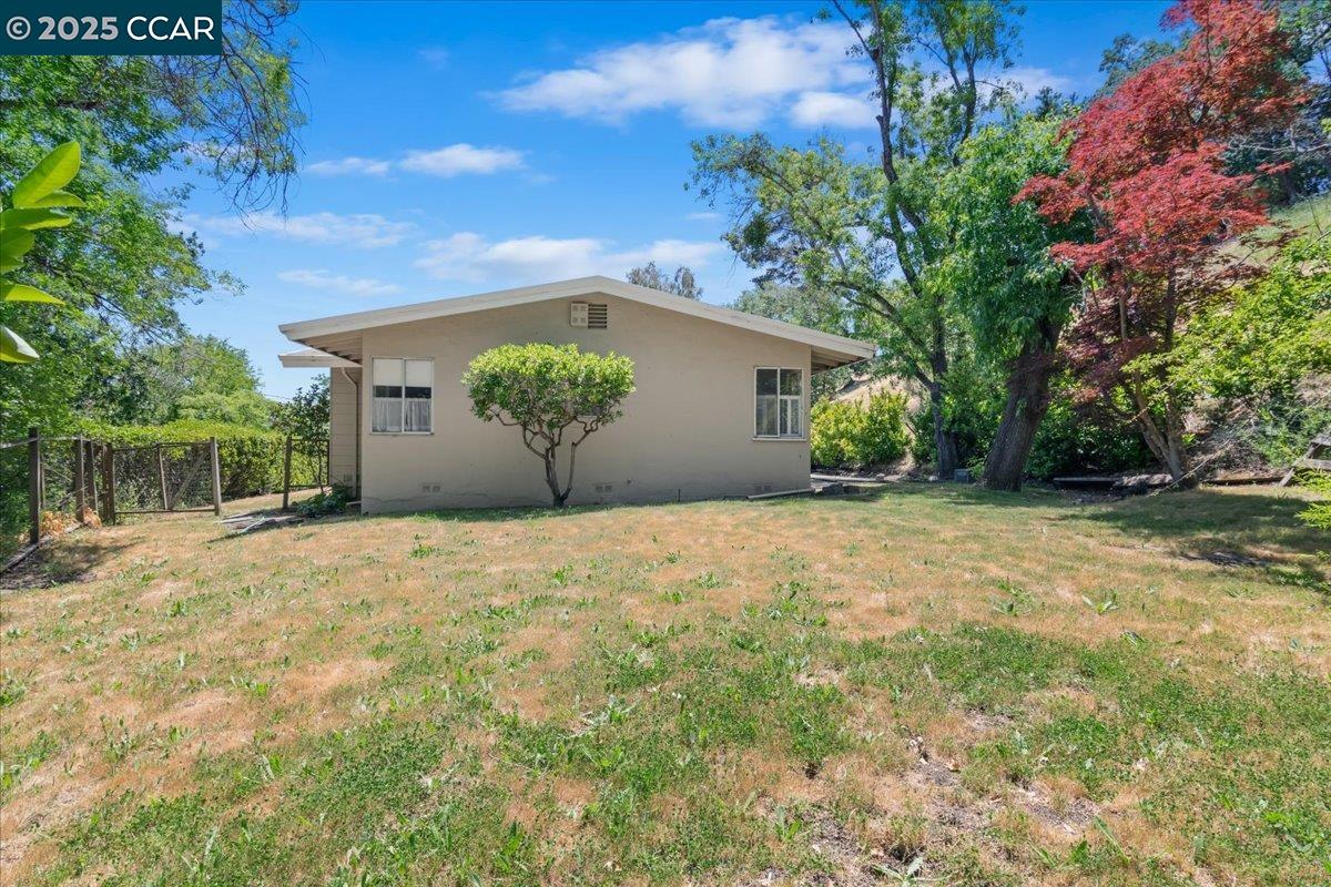 645 Evelyn Ct