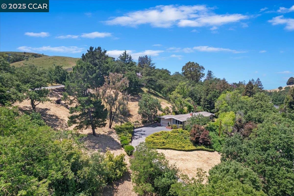 645 Evelyn Ct