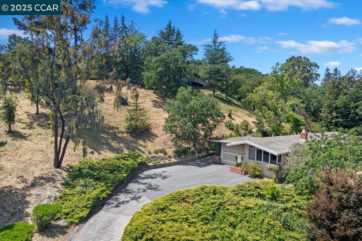 645 Evelyn Ct