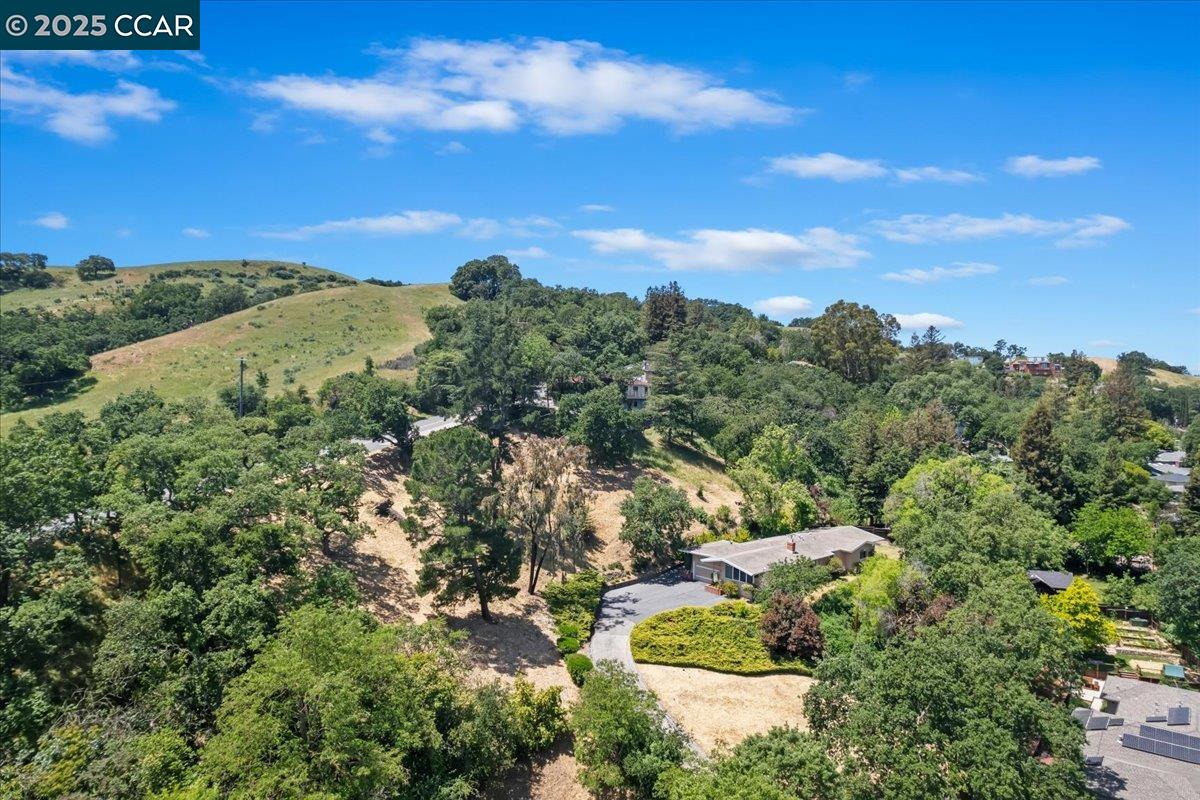 645 Evelyn Ct