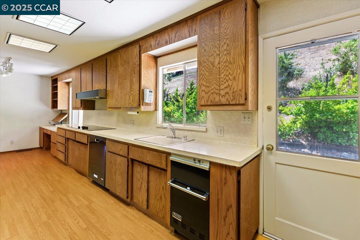 645 Evelyn Ct