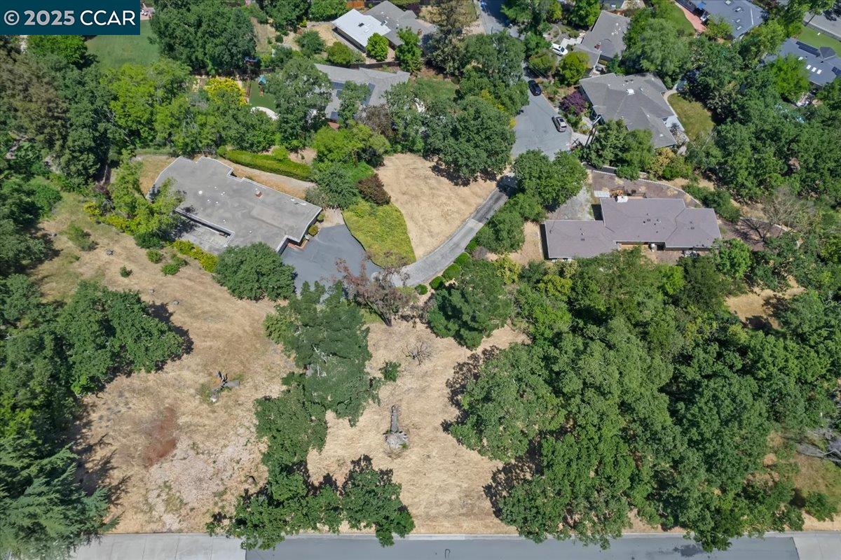 645 Evelyn Ct
