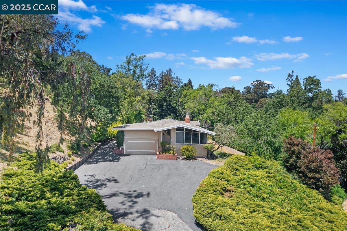 645 Evelyn Ct
