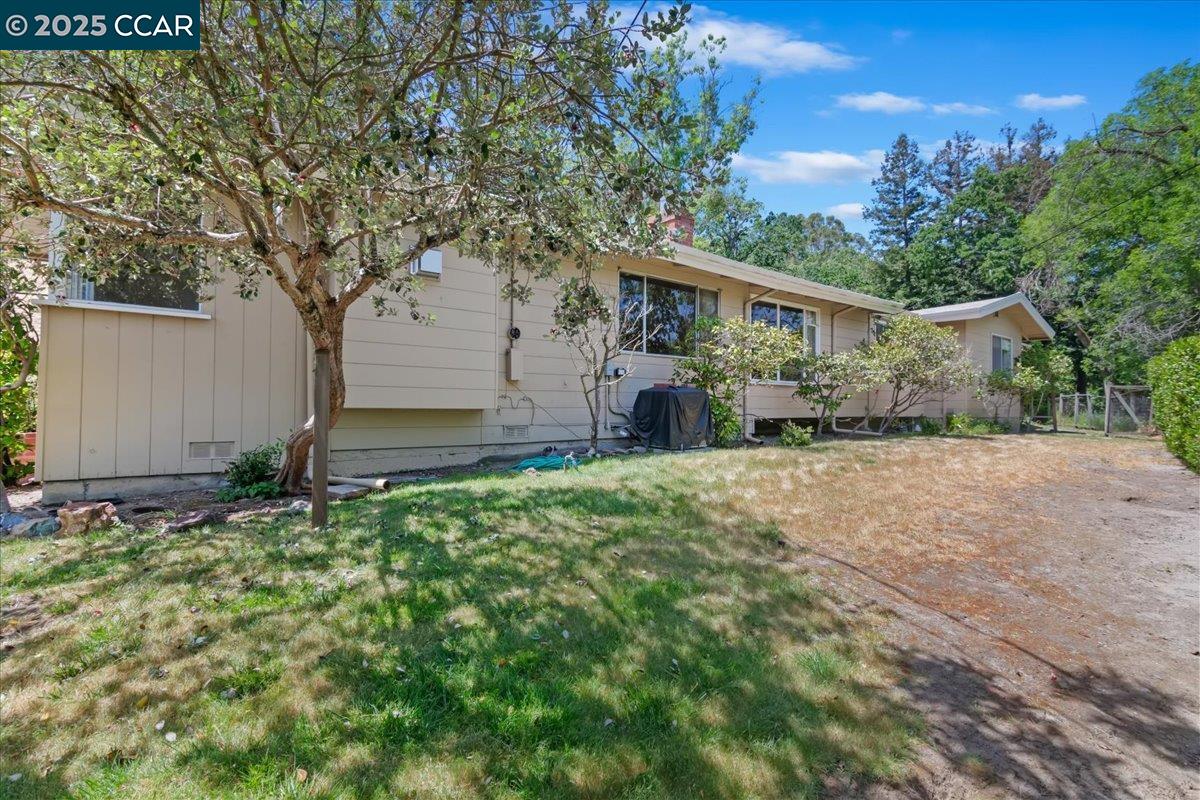645 Evelyn Ct
