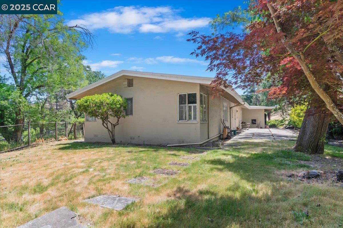 645 Evelyn Ct