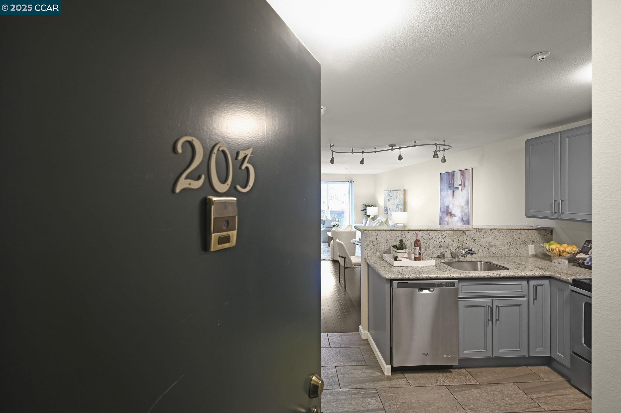 2901 Macarthur Blvd # 203