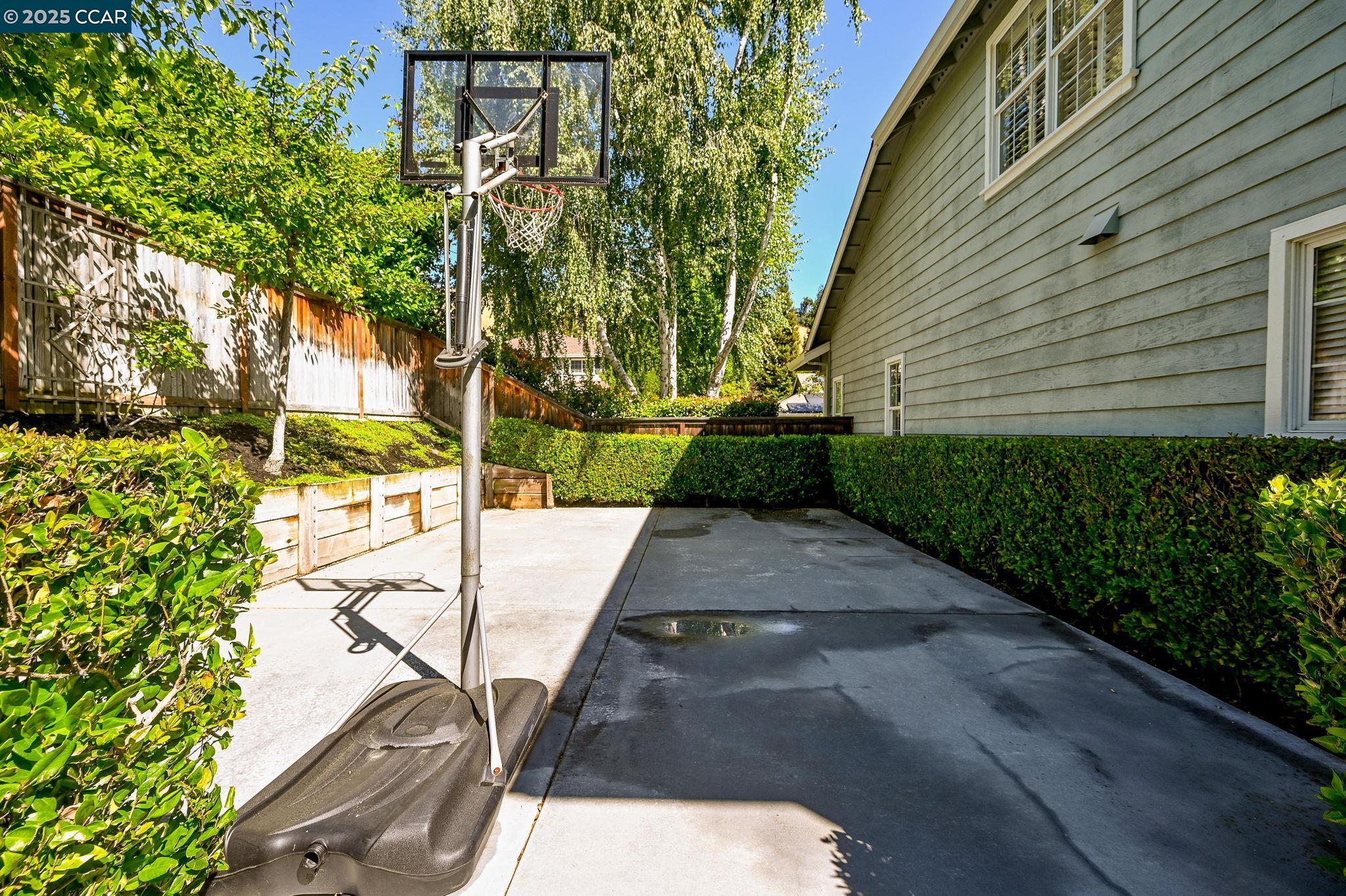 106 Leafield Rd
