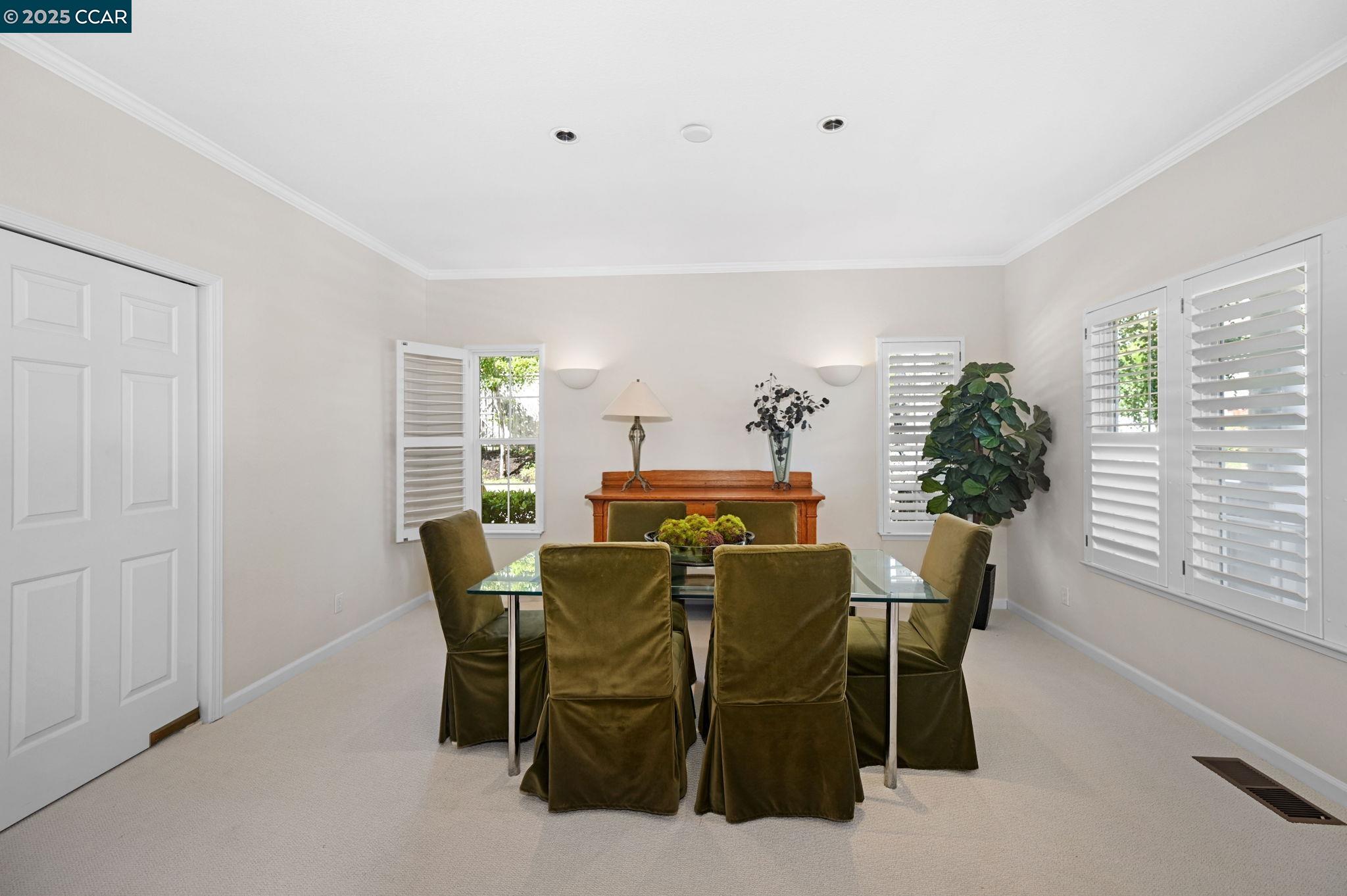106 Leafield Rd