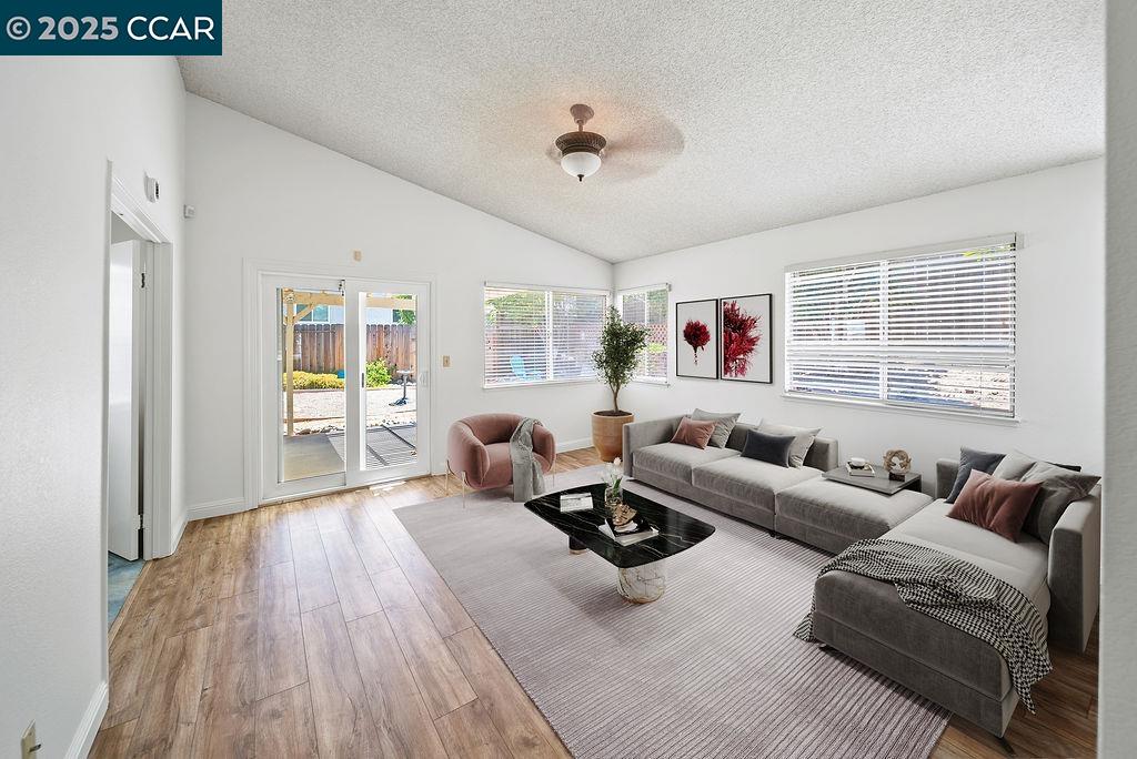 2817 Mayflower Dr