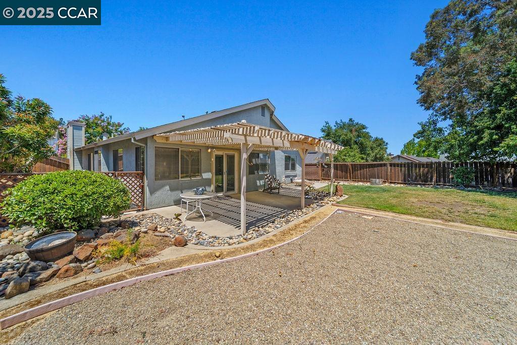 2817 Mayflower Dr