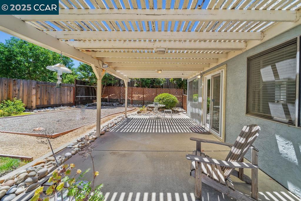 2817 Mayflower Dr