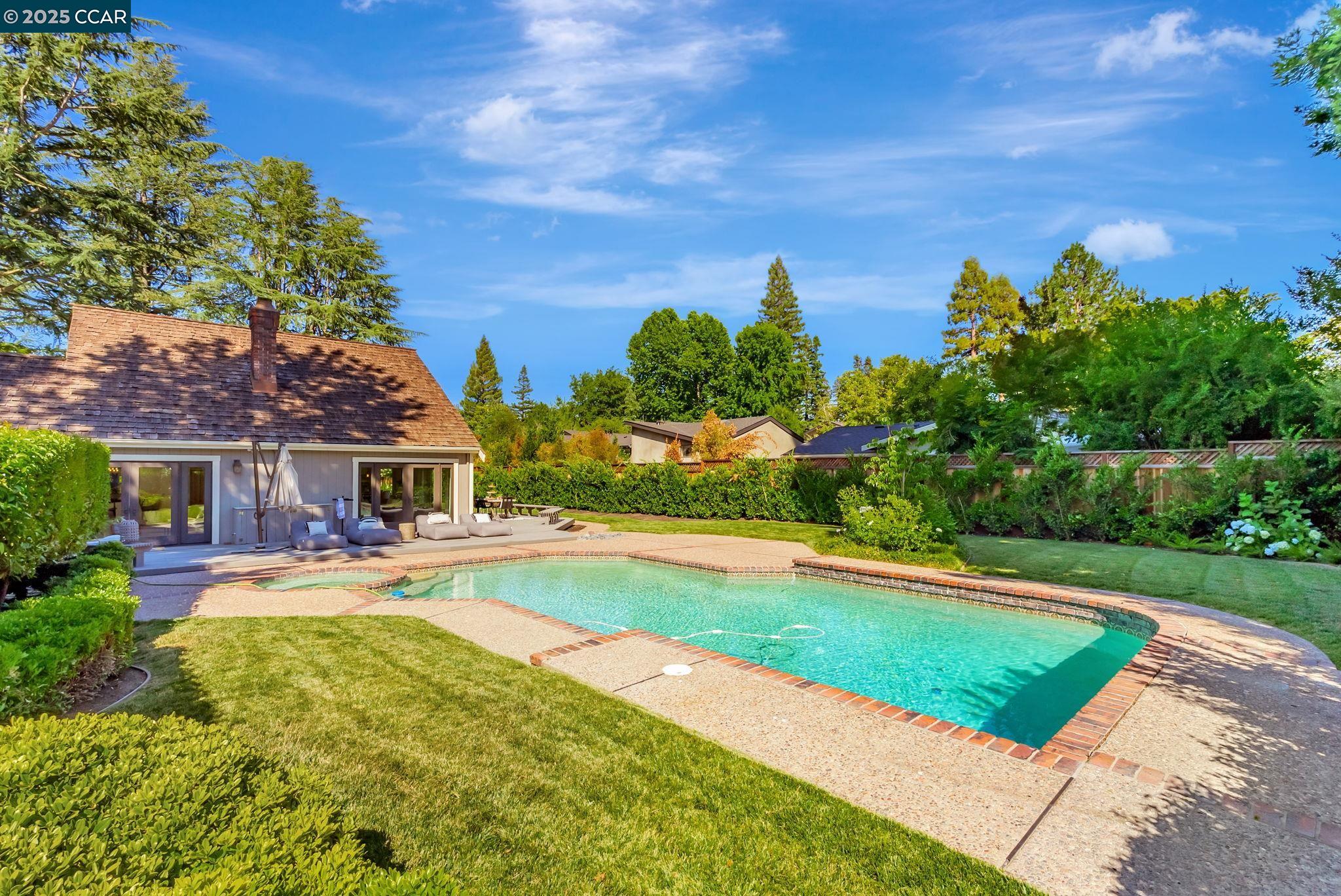 21 Carriage Ct