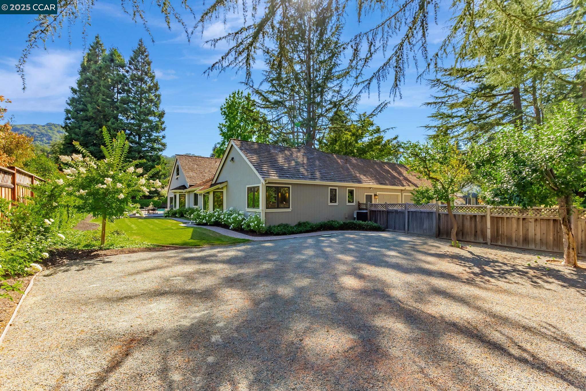 21 Carriage Ct