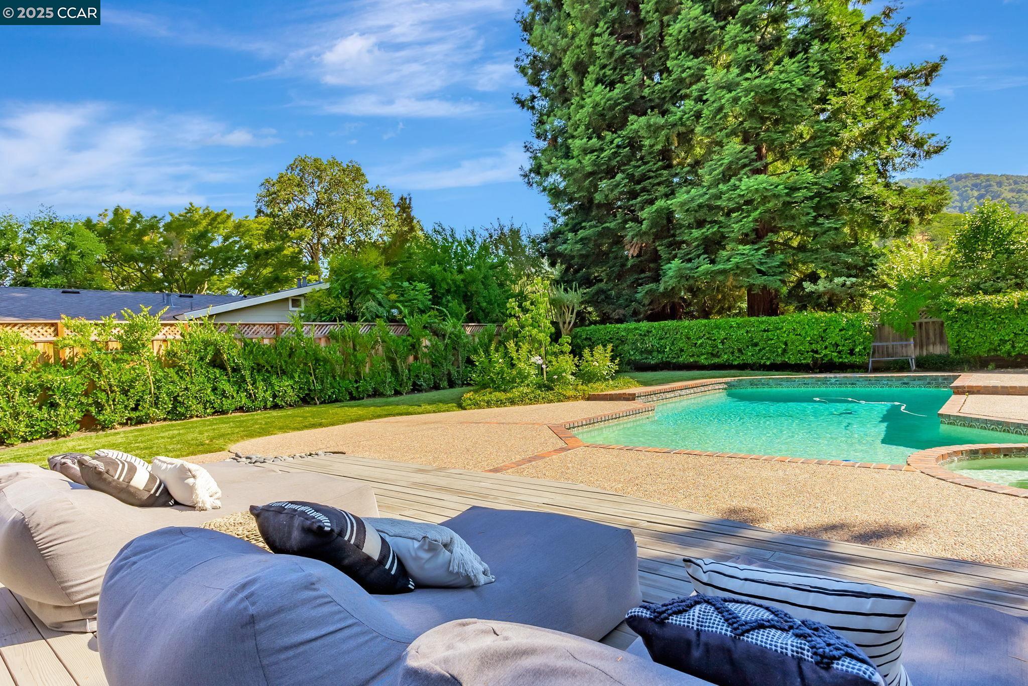 21 Carriage Ct