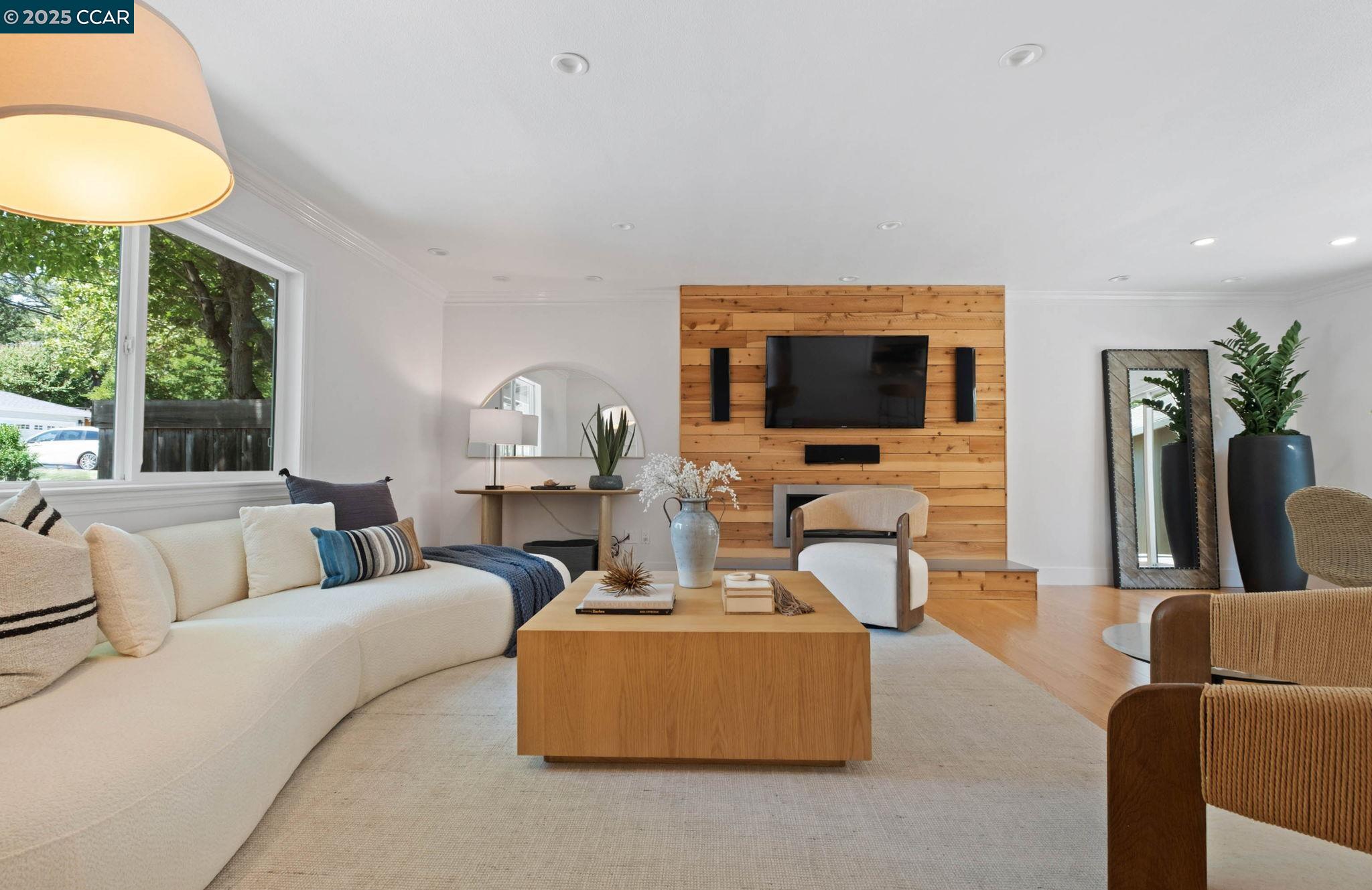 118 Del Monte Dr