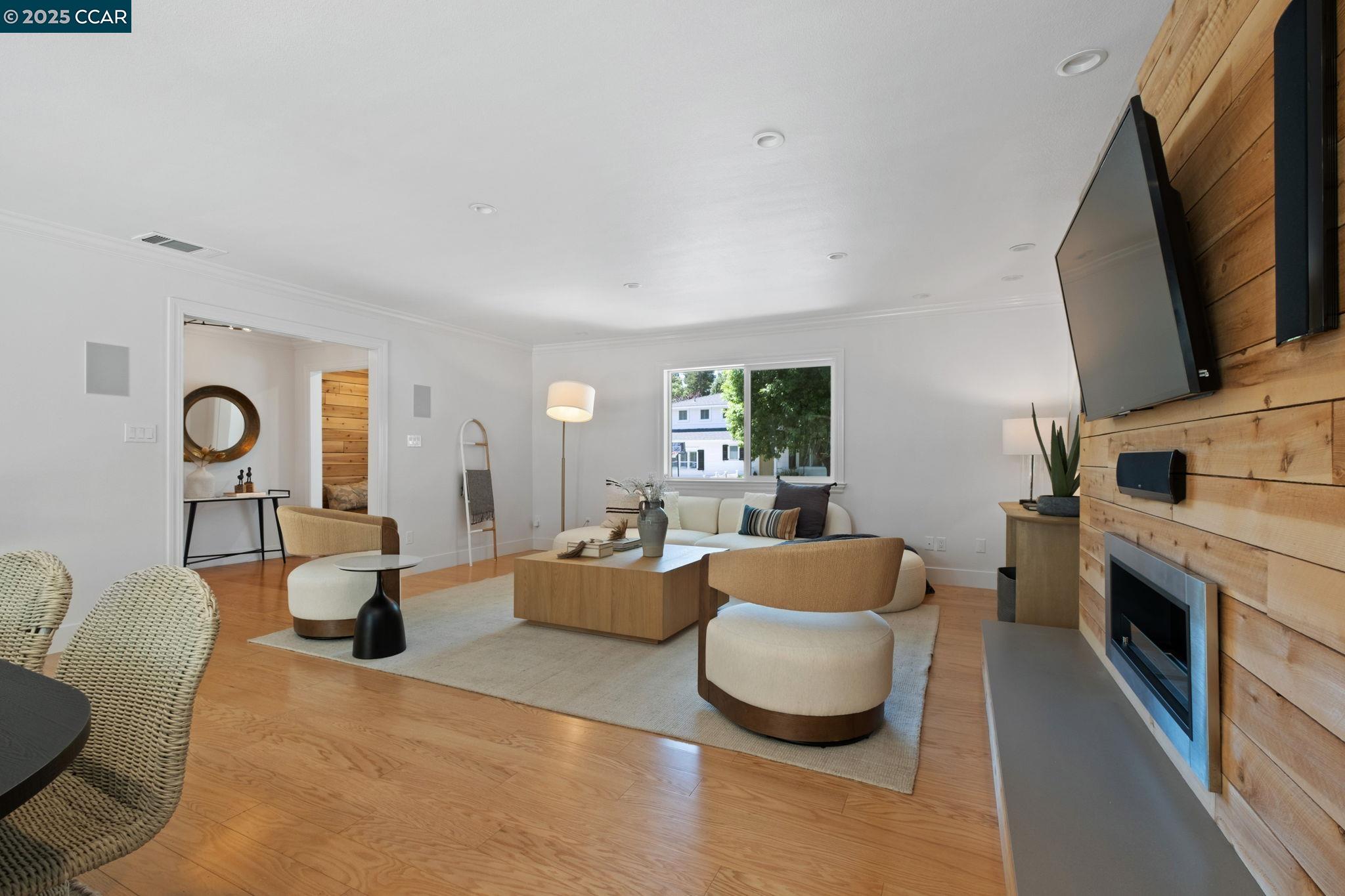 118 Del Monte Dr