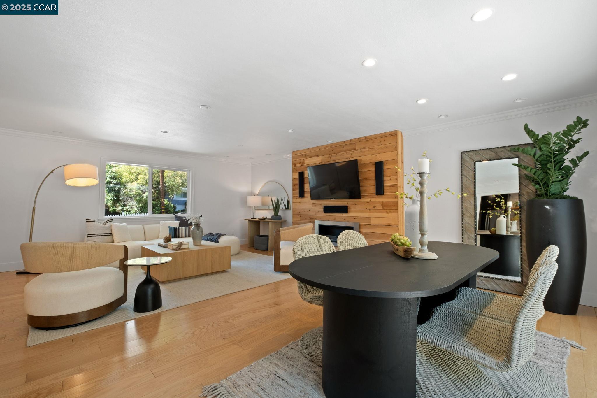 118 Del Monte Dr