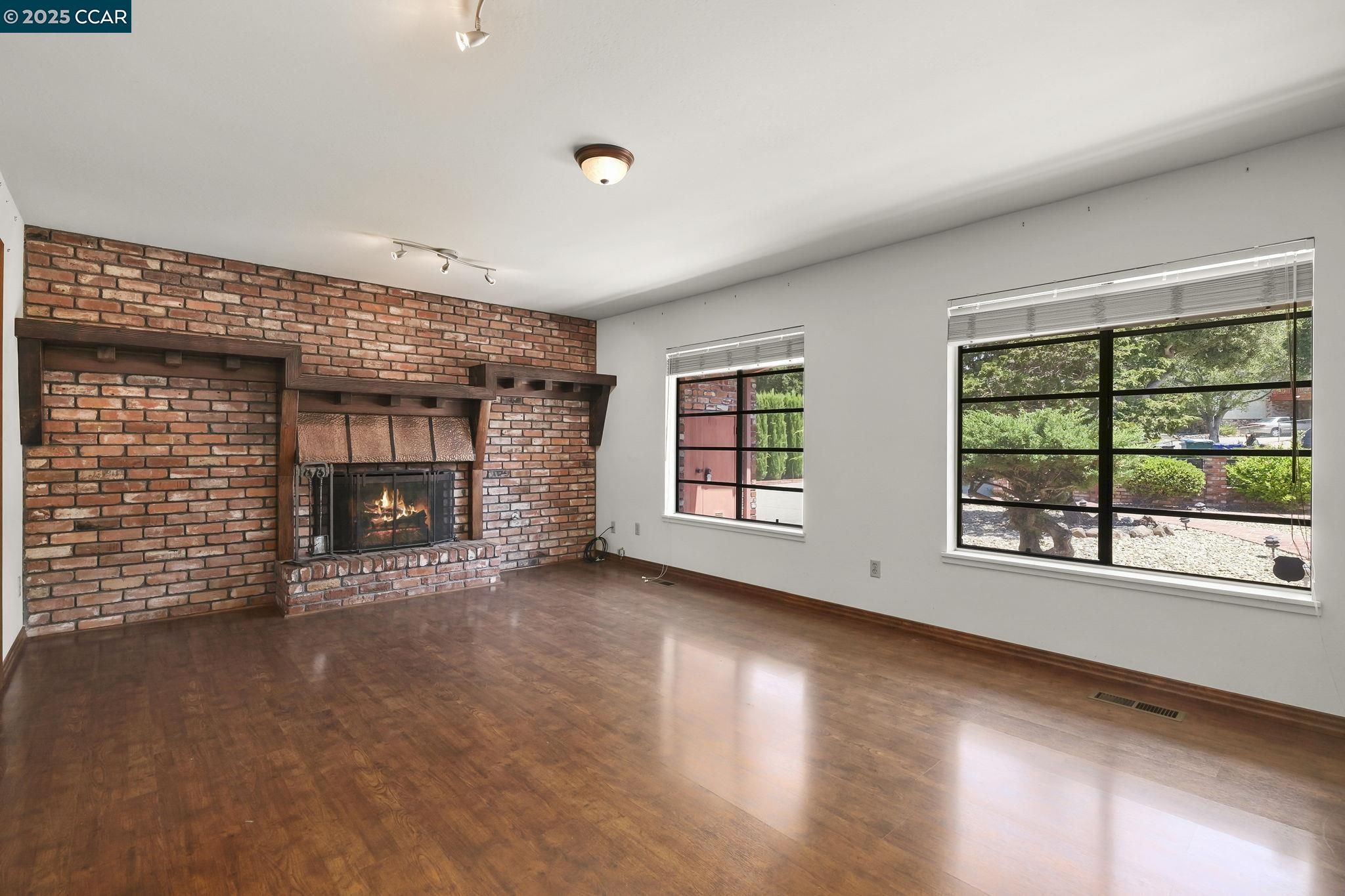 801 Laurel Ct