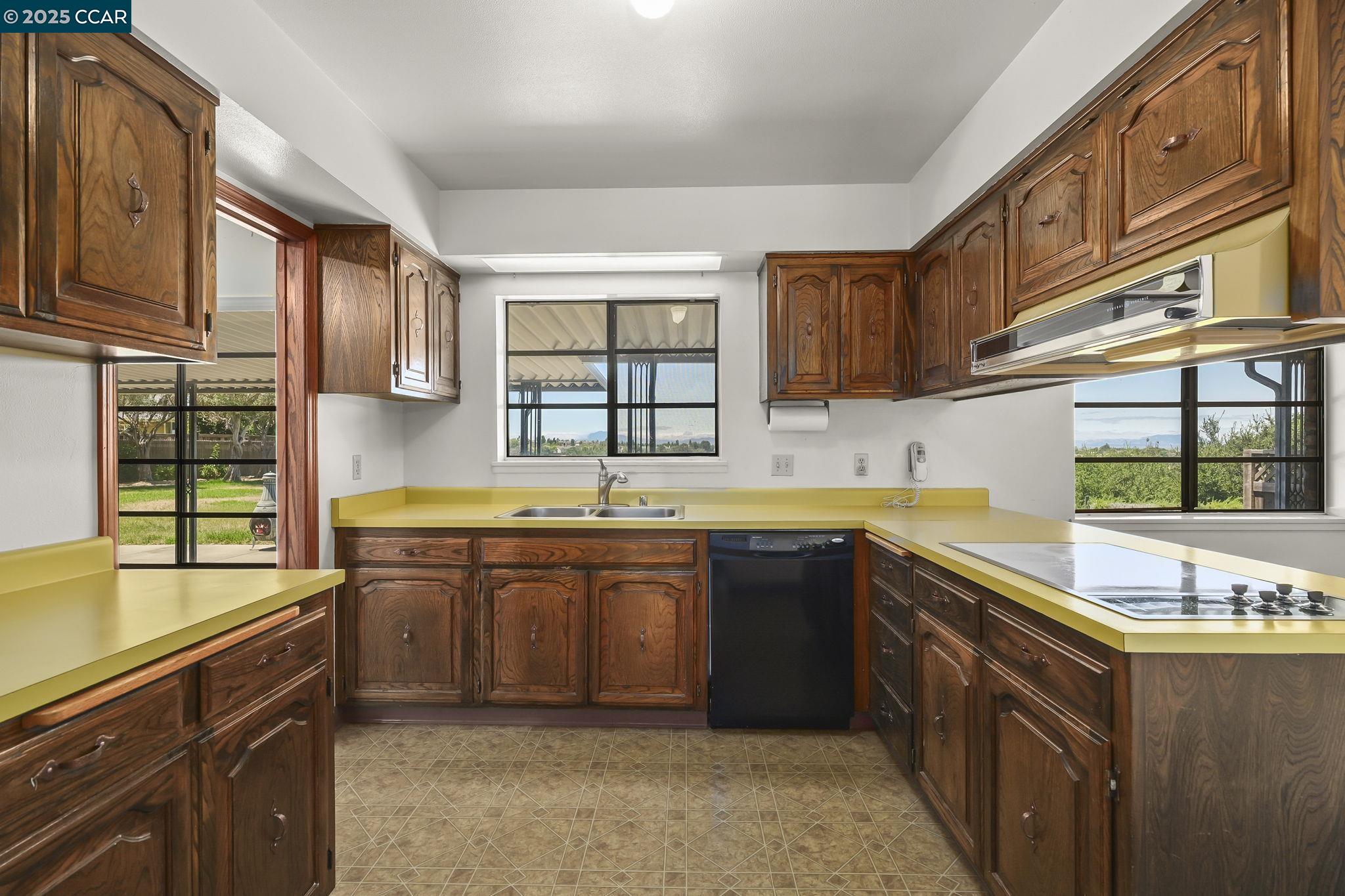 801 Laurel Ct