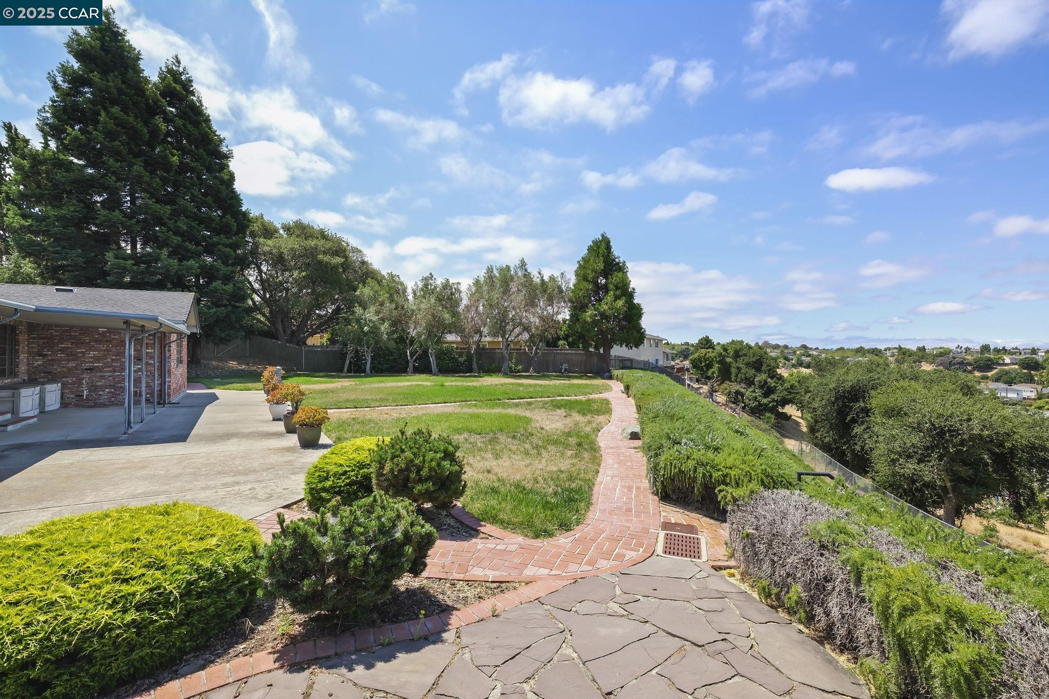 801 Laurel Ct