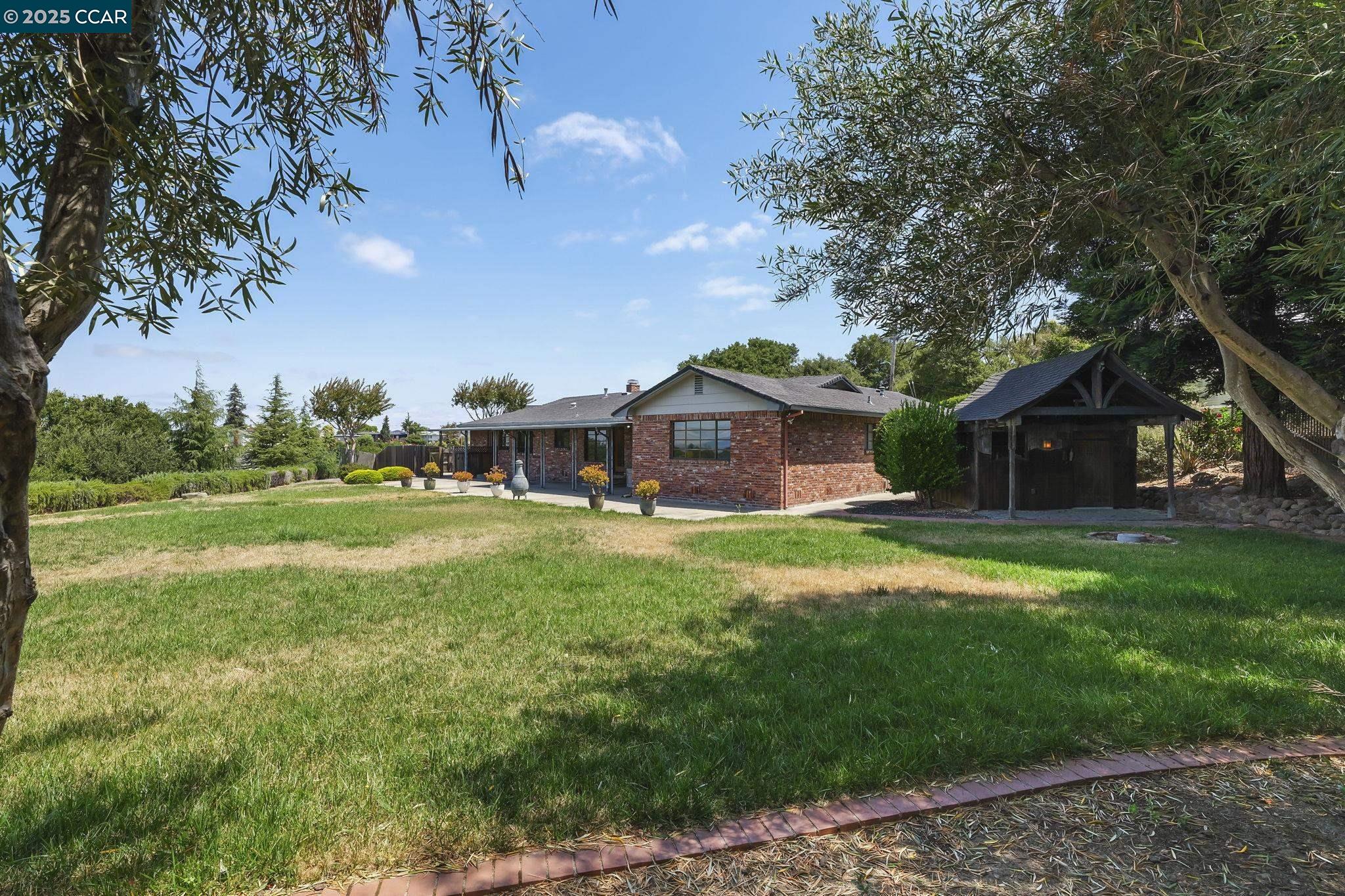 801 Laurel Ct