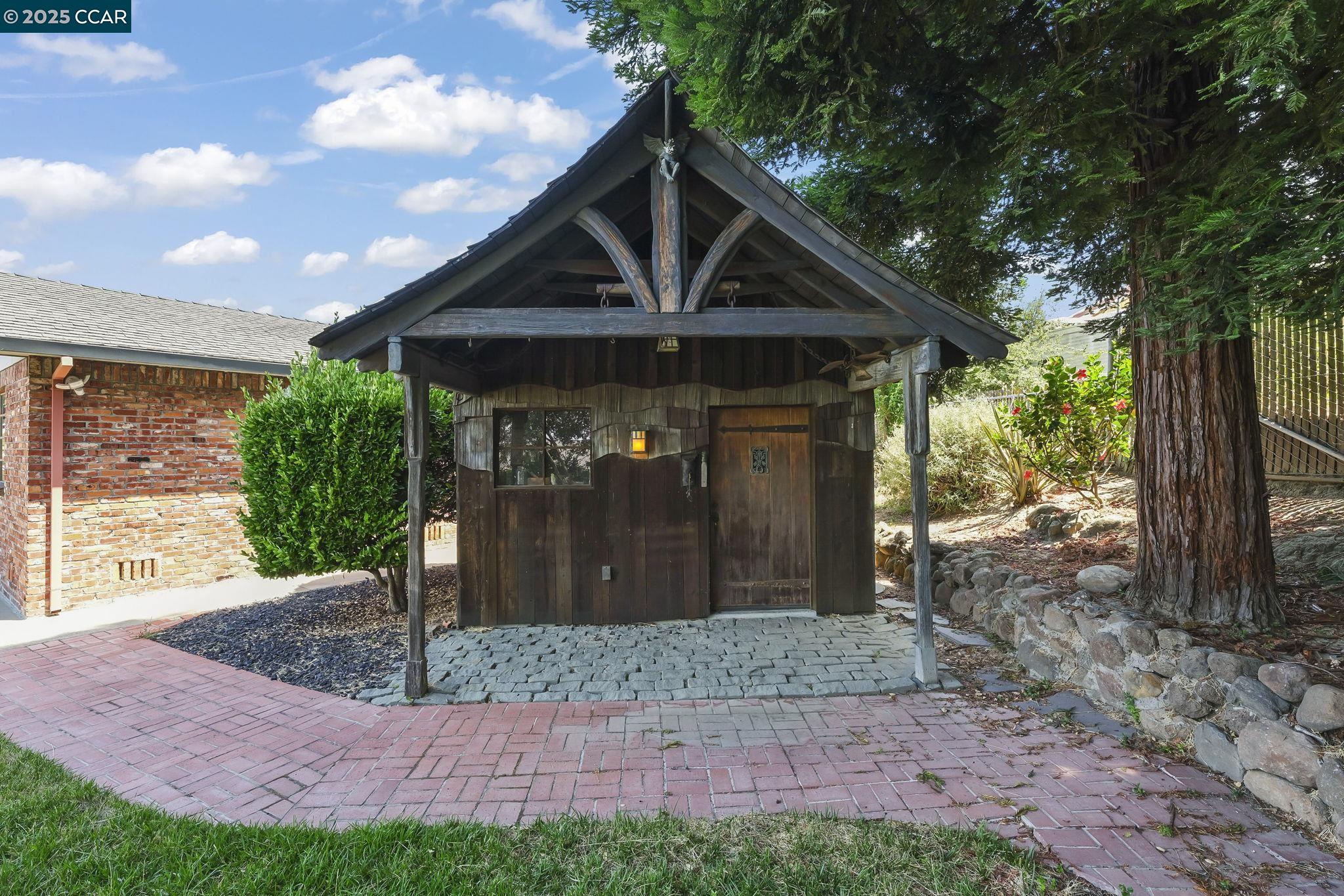 801 Laurel Ct