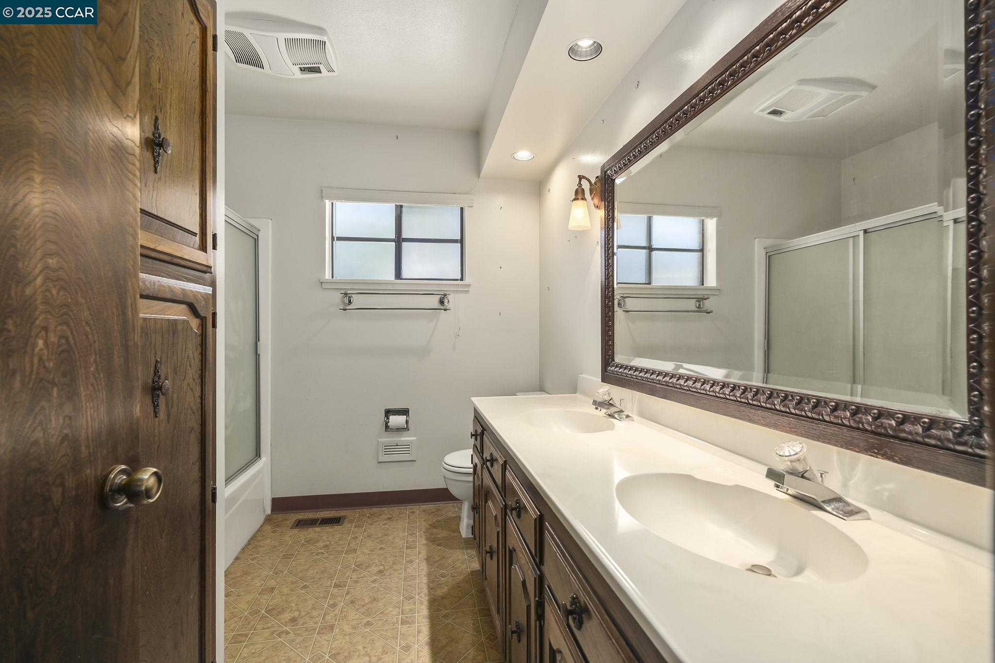 801 Laurel Ct