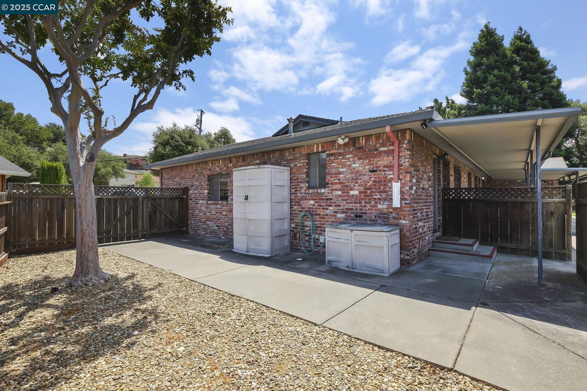 801 Laurel Ct