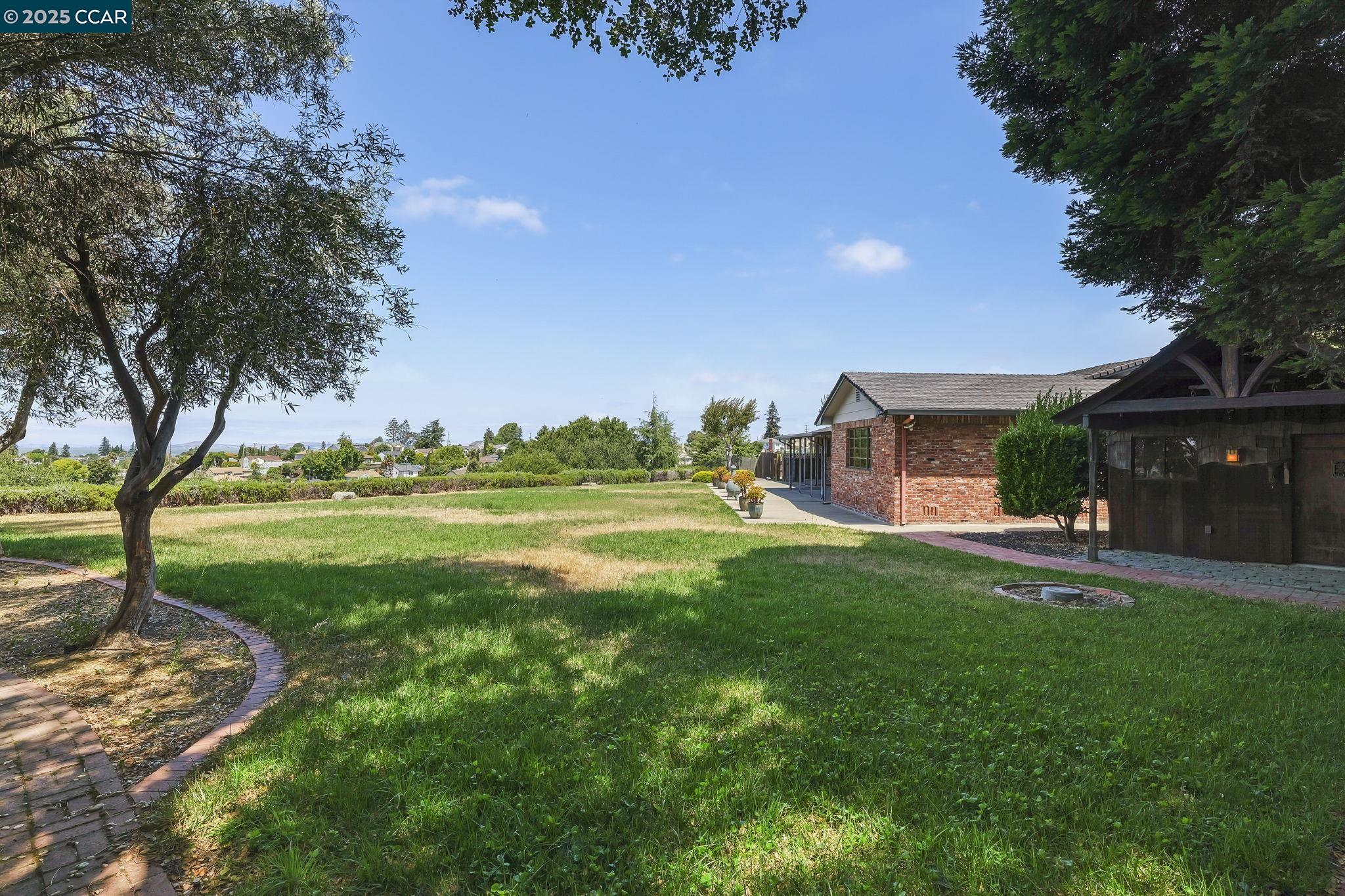 801 Laurel Ct
