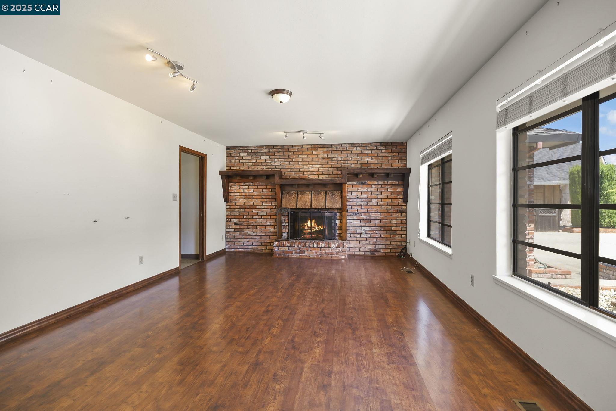 801 Laurel Ct