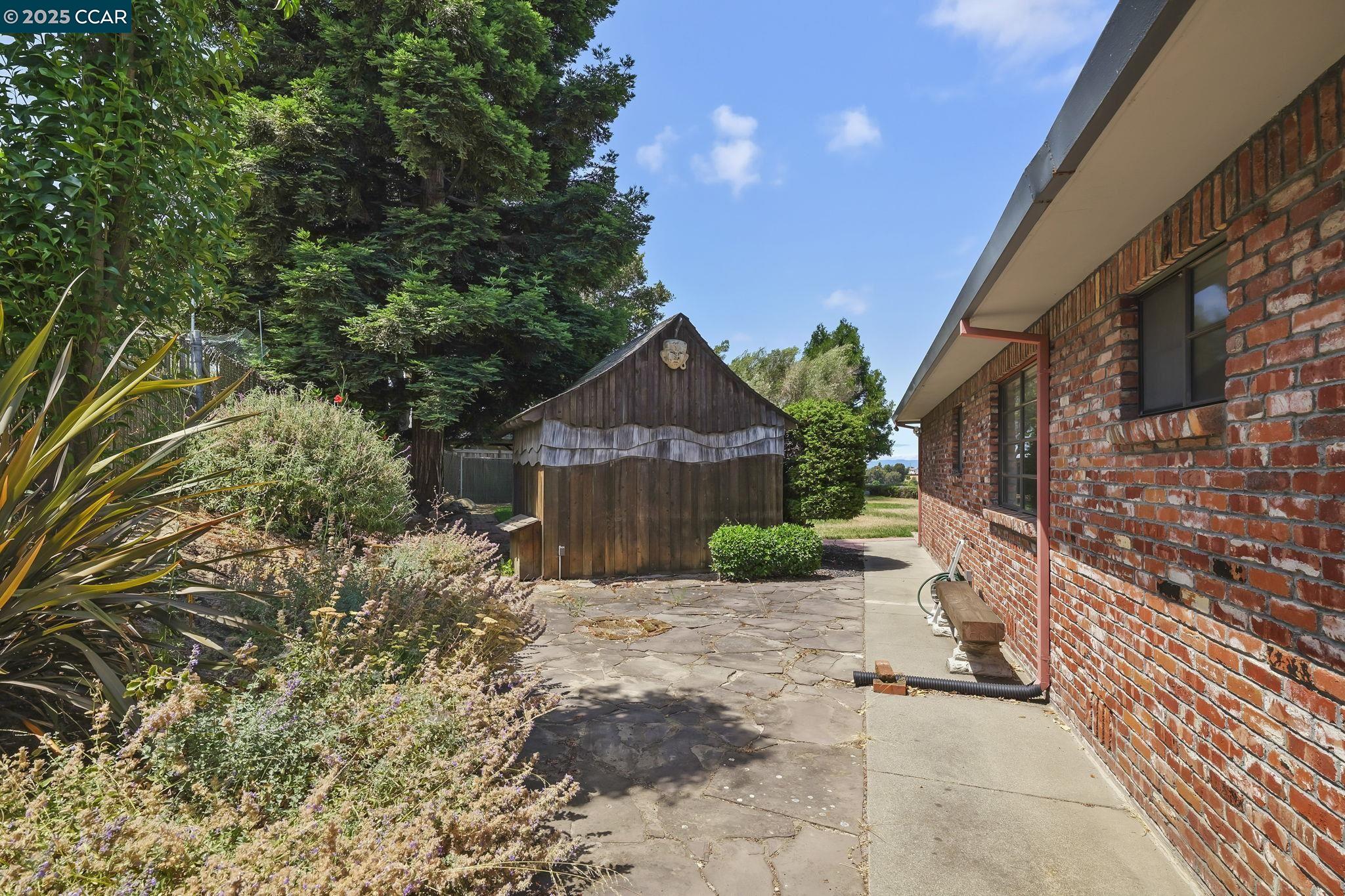 801 Laurel Ct