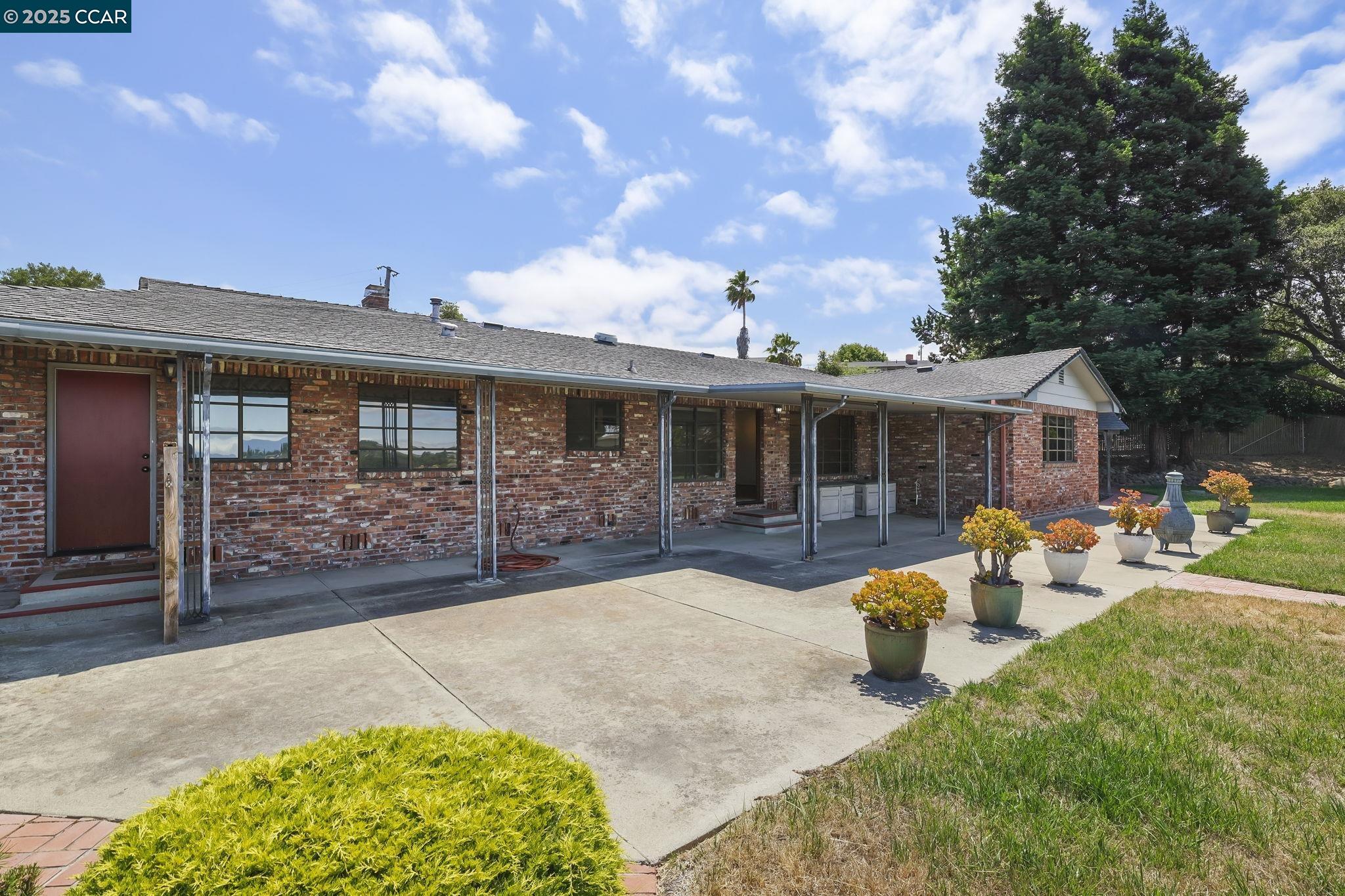 801 Laurel Ct