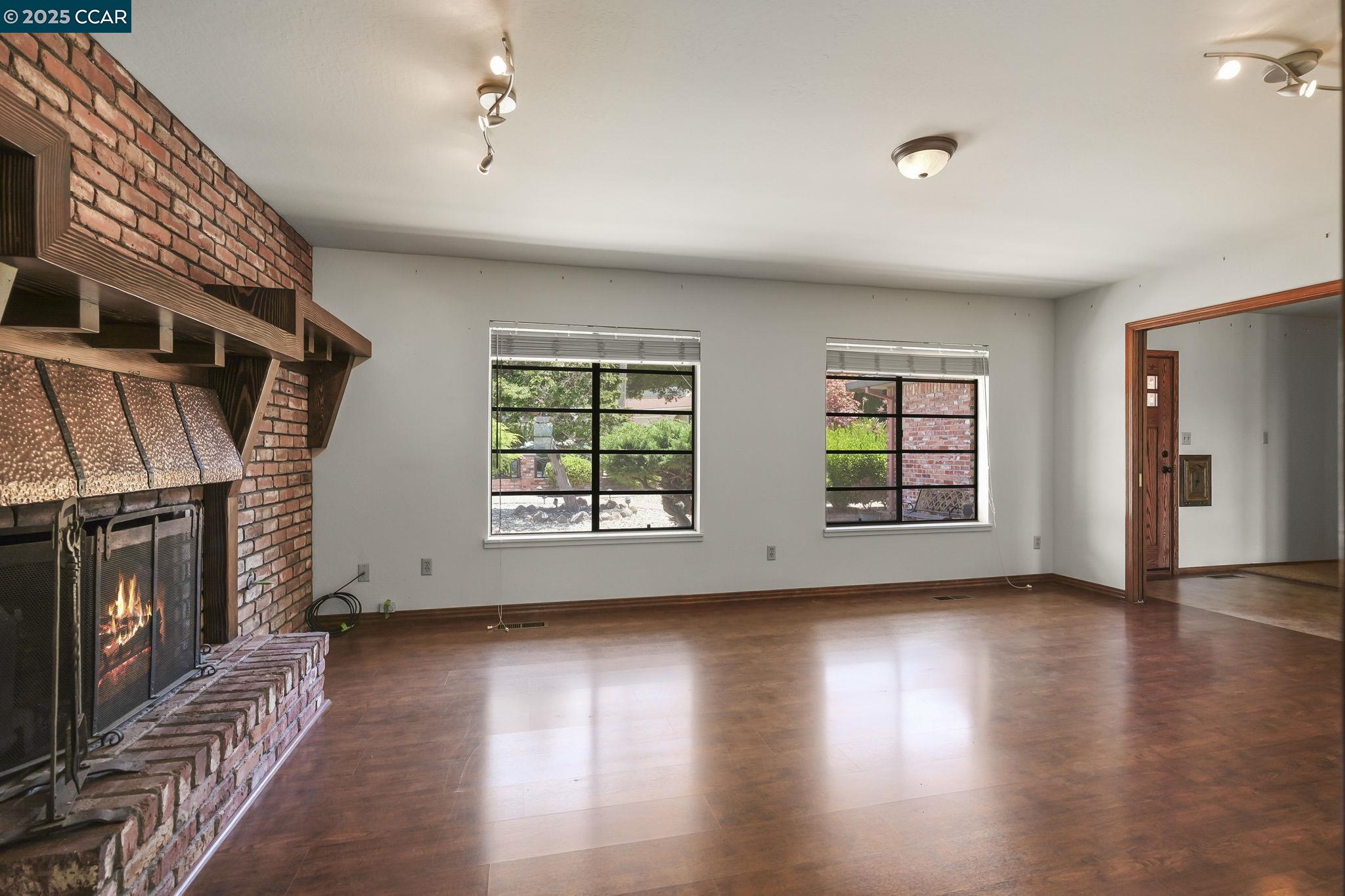 801 Laurel Ct