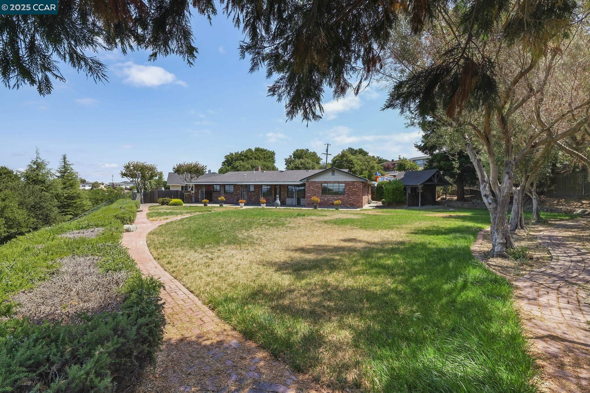 801 Laurel Ct
