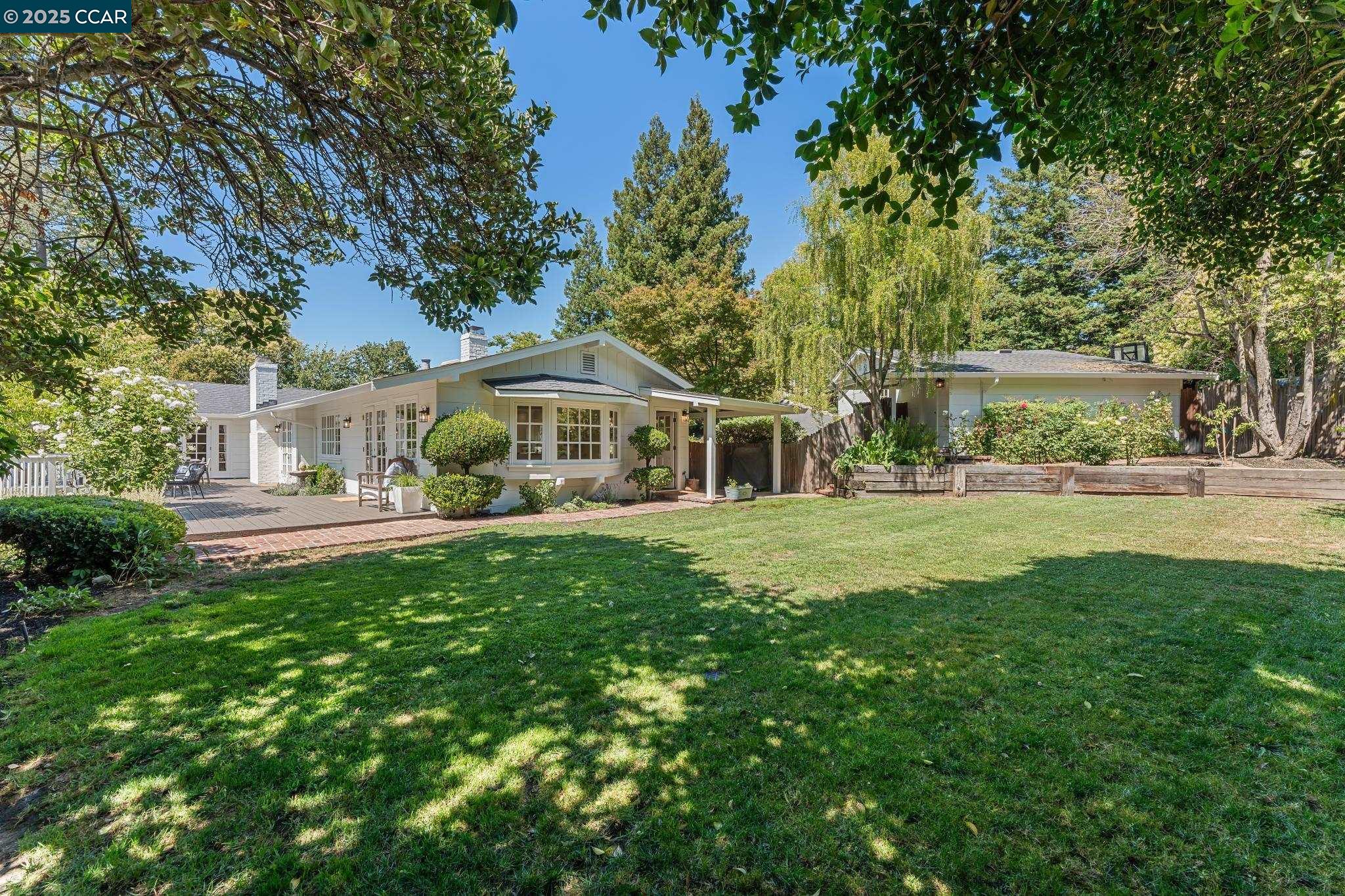 645 Los Palos Dr
