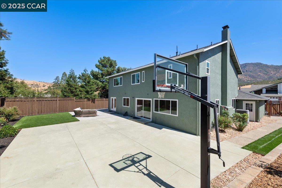102 Mt Trinity Ct