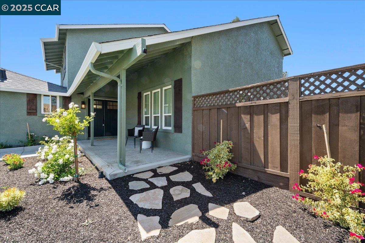 102 Mt Trinity Ct