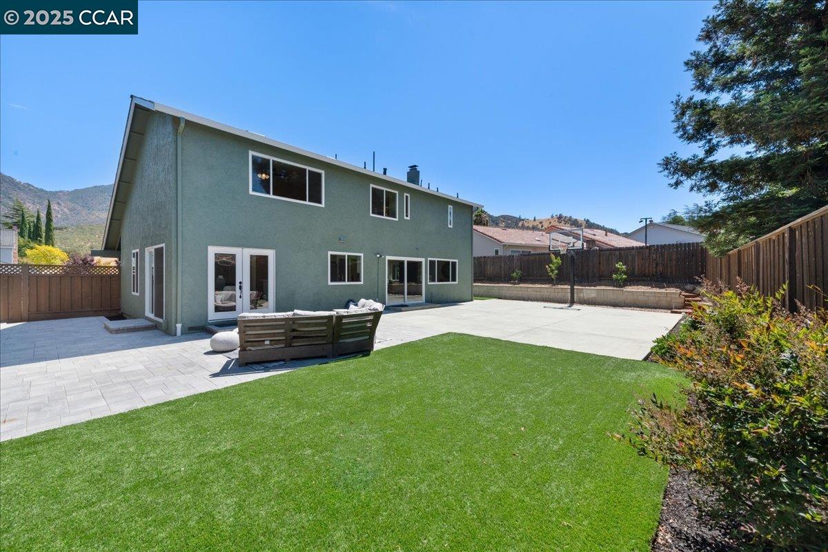 102 Mt Trinity Ct