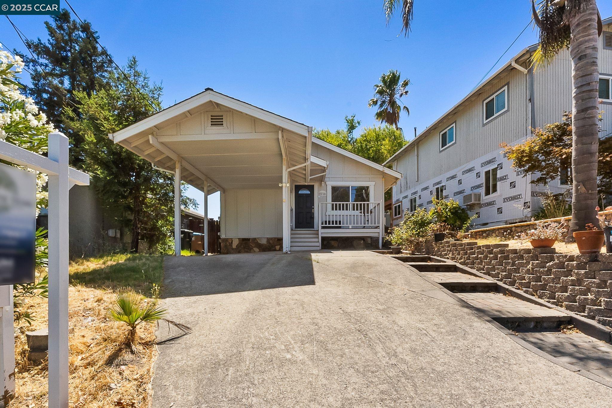 2150 Pomona Ave