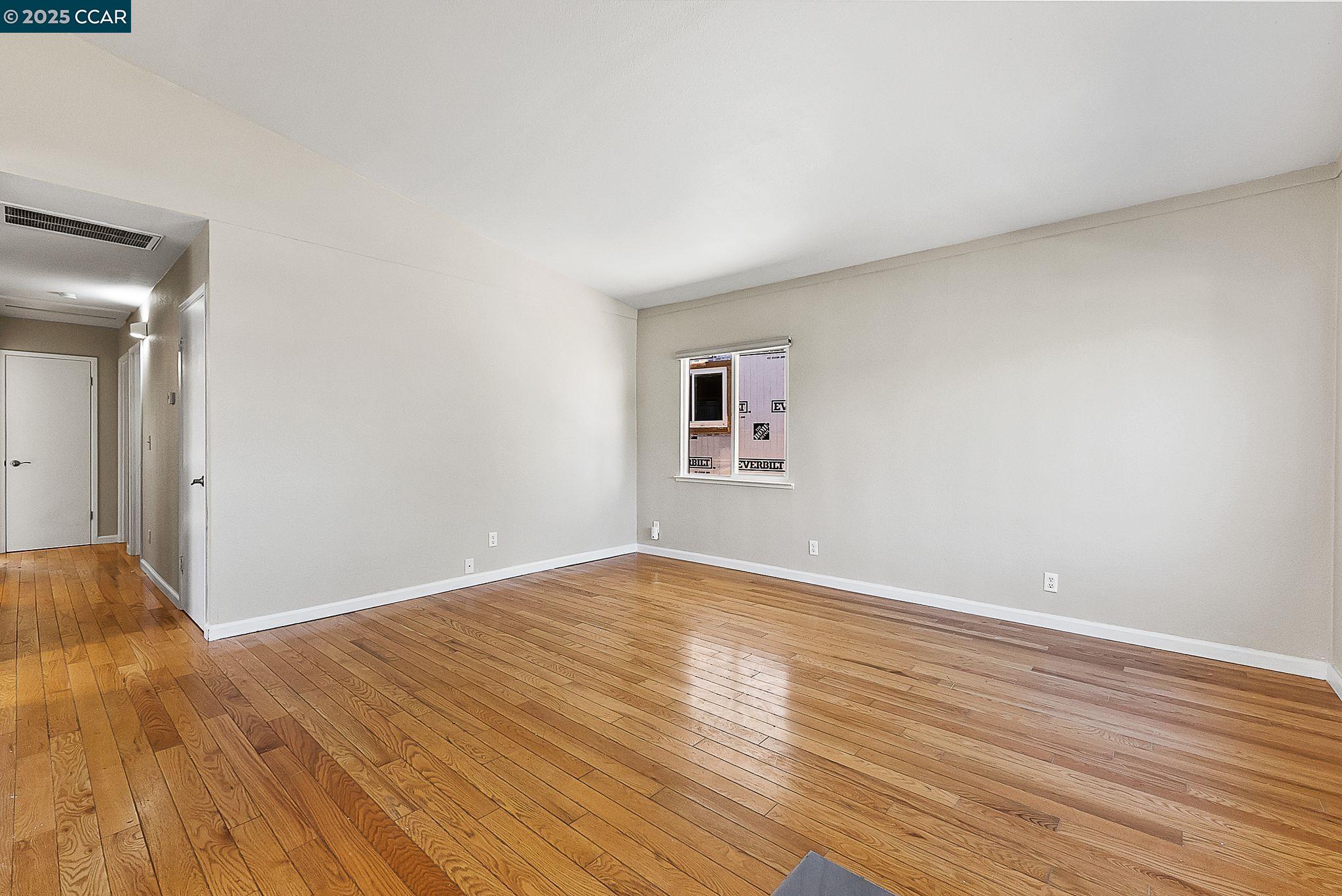 2150 Pomona Ave