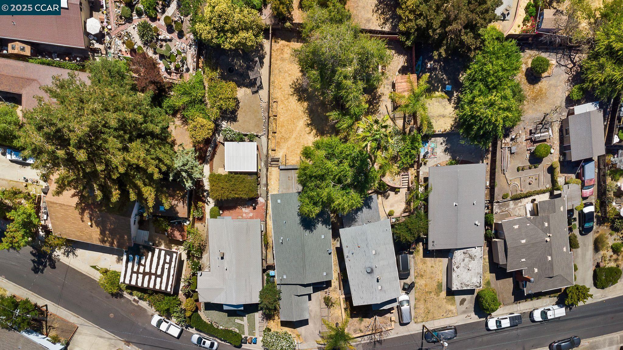 2150 Pomona Ave