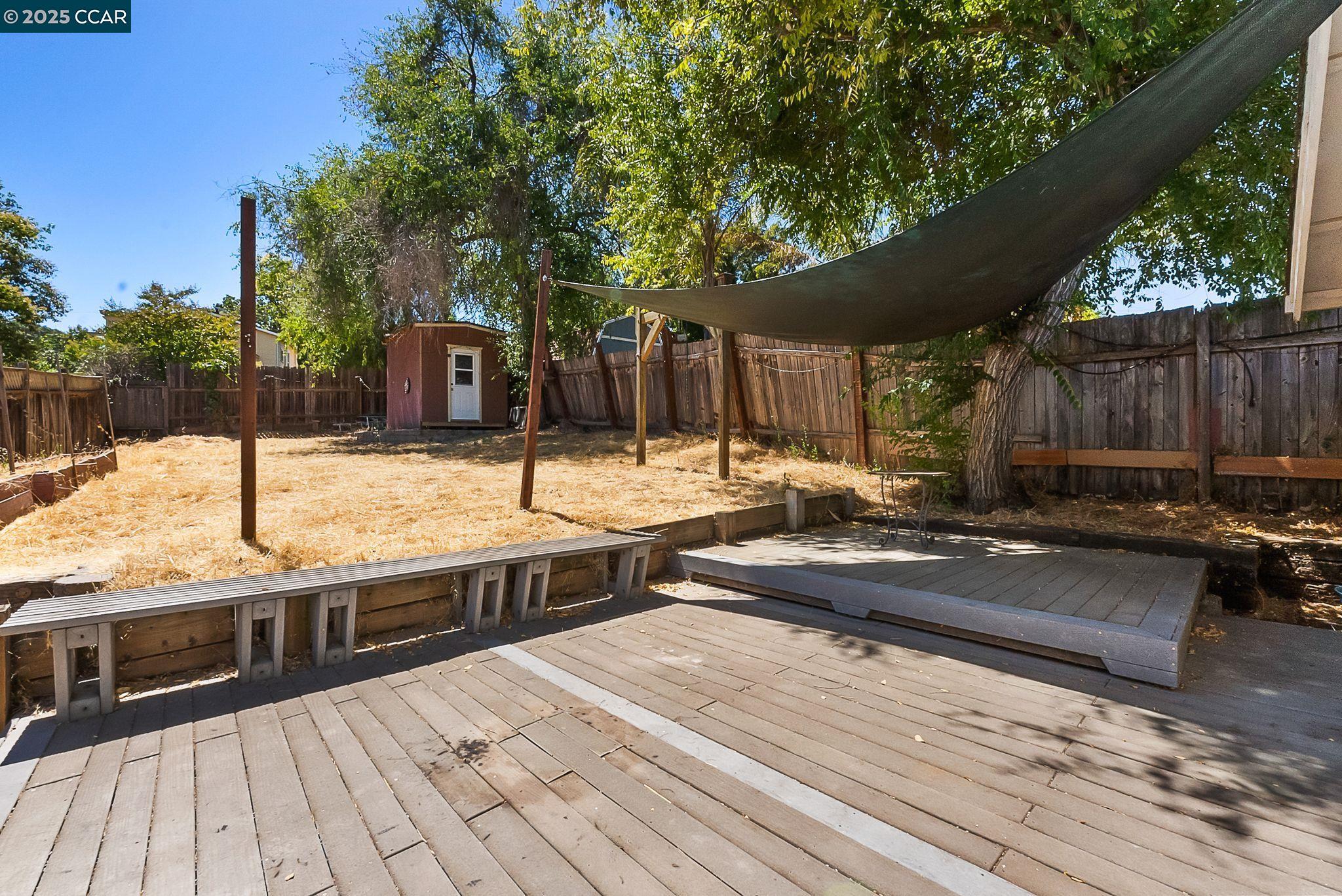 2150 Pomona Ave