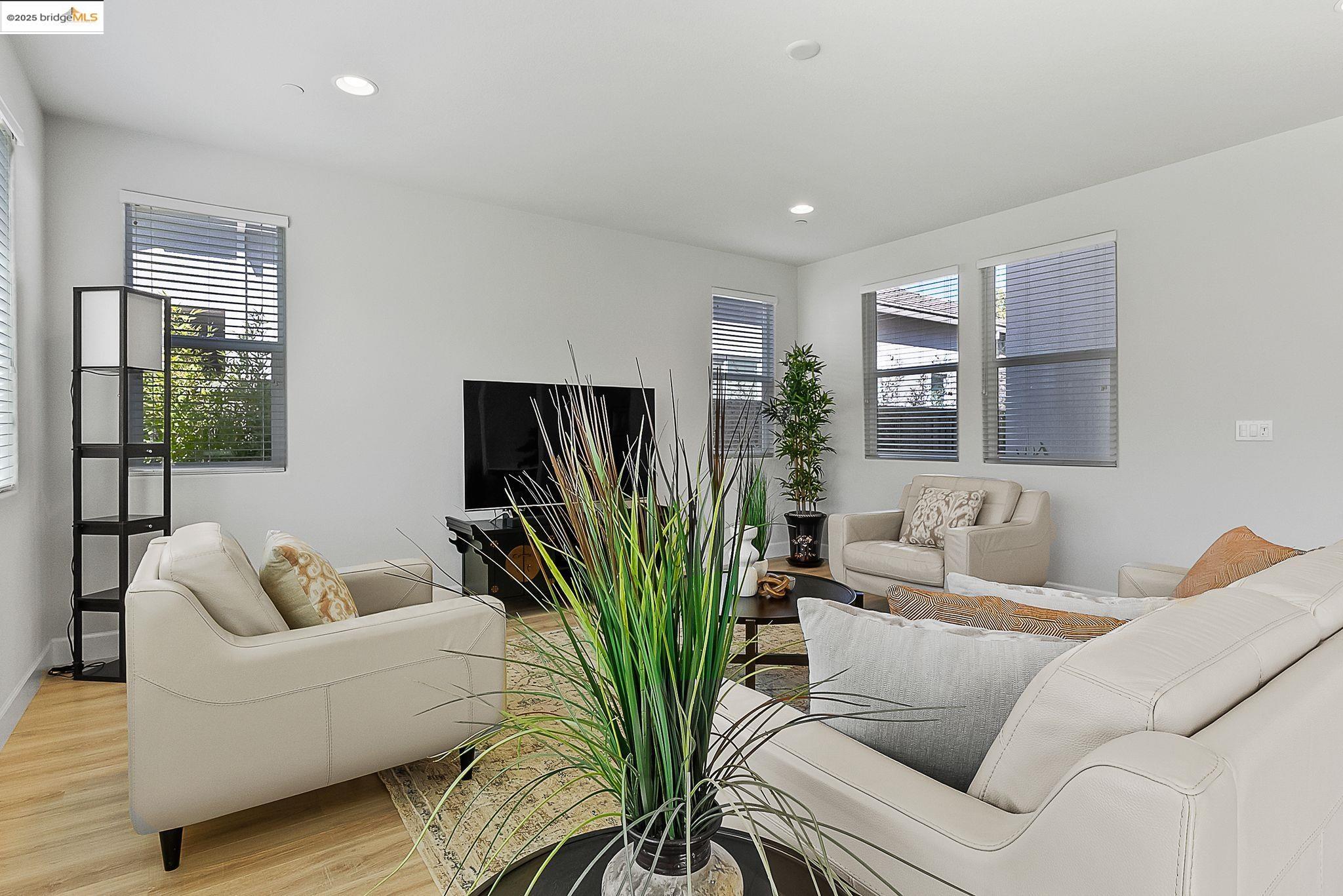 566 Mandevilla Dr