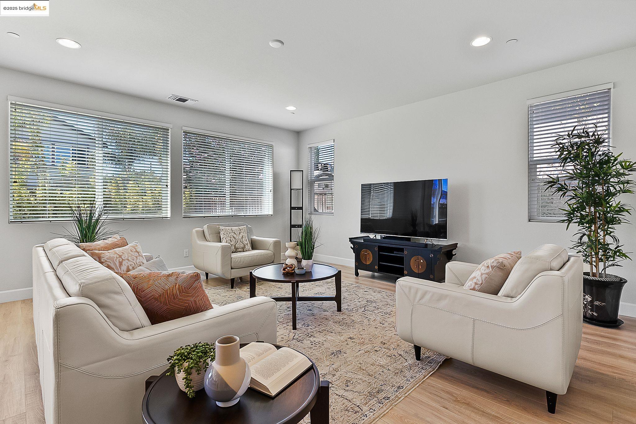 566 Mandevilla Dr