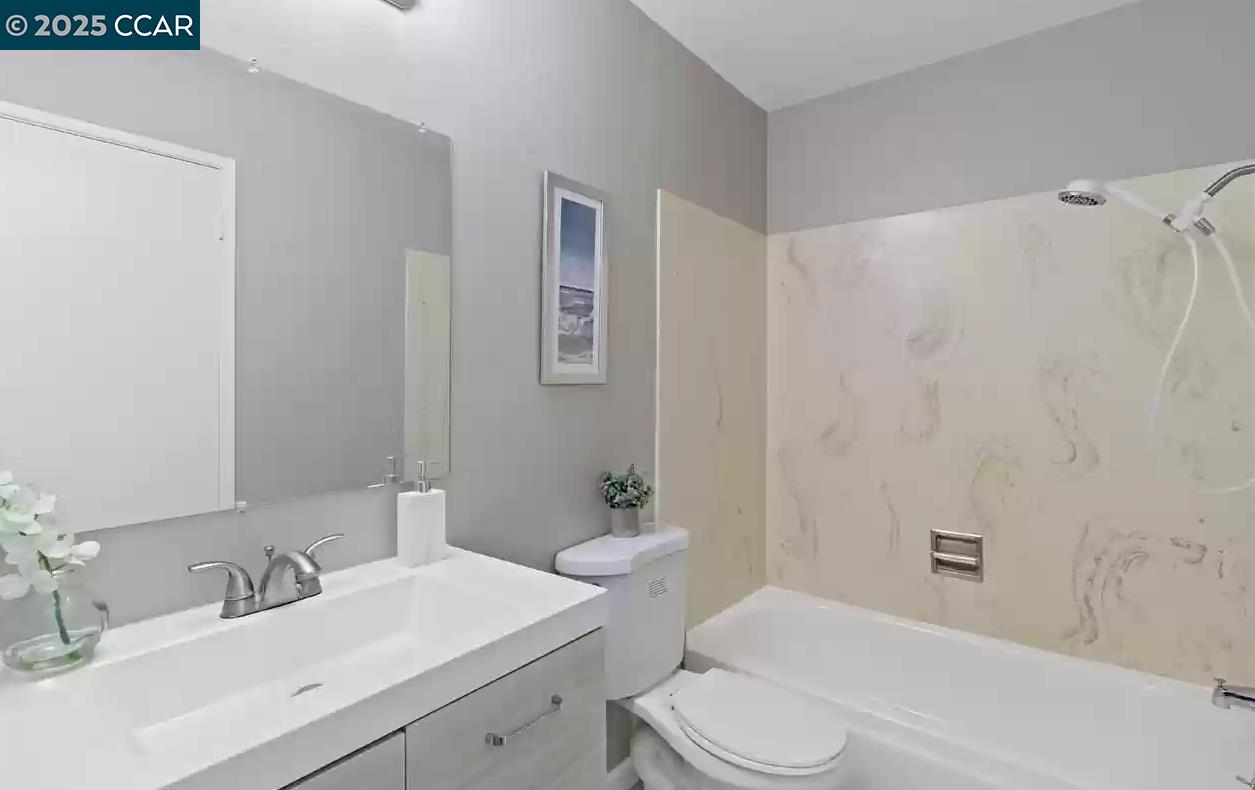 3325 G St