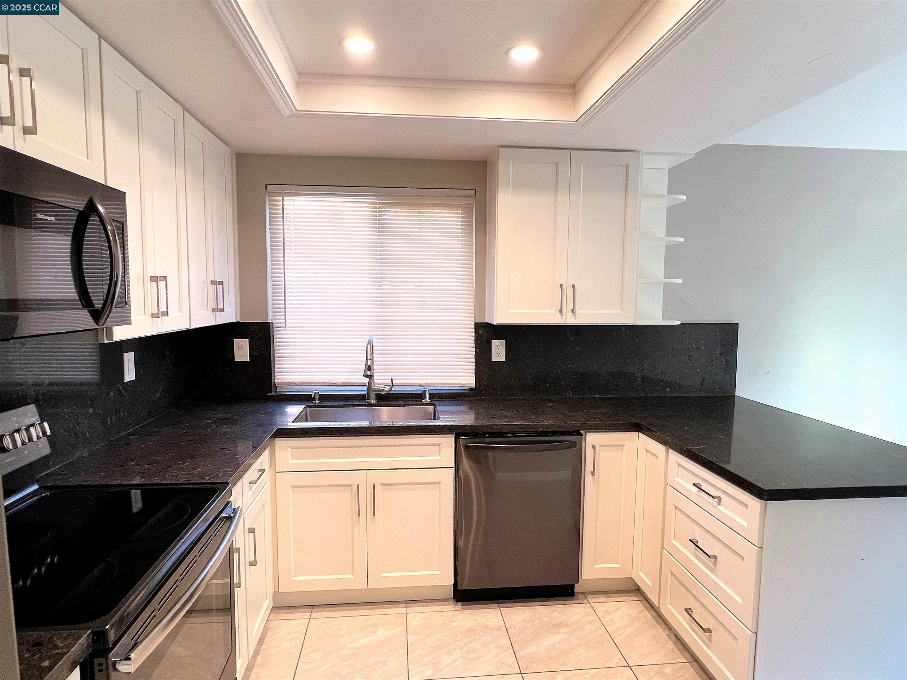 3325 G St
